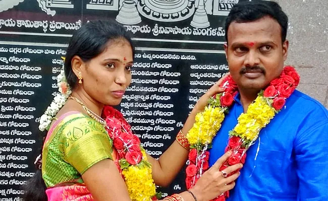 Newly married Woman Suicide In Hindupur Anantapur District - Sakshi