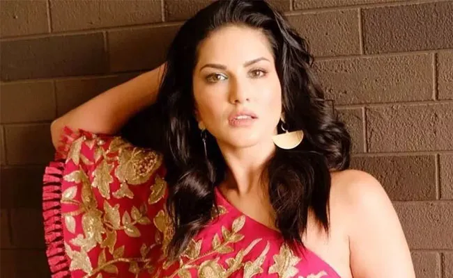 Sunny Leone prank on Her Husband Daniel and says very strong - Sakshi