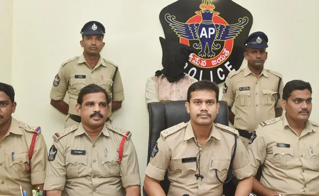 Extra Marital Affair: Woman Assassinated By Lover Eluru West Godavari - Sakshi
