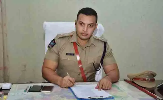 Spandana Programme: SP Siddharth kaushal Honoured By Disk National Award - Sakshi