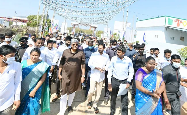 CM YS Jagan And Union Minister Shekhawat Visit Polavaram Project - Sakshi
