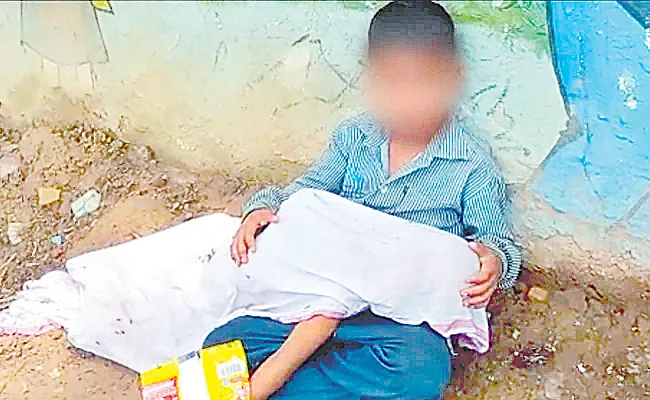 8years old boy sat with brother body near drain in Madhya Pradesh - Sakshi