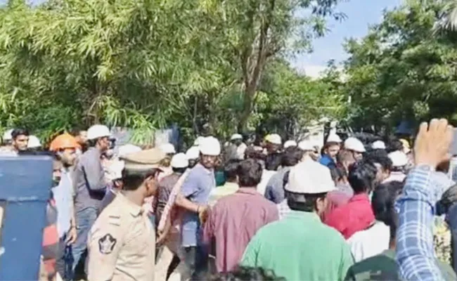 Two killed In Kakinada Parry Sugars Company Accident - Sakshi