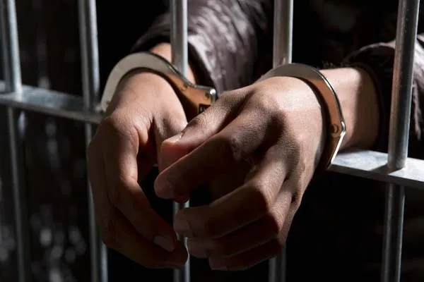 Man After Watching Videos On Internet Kill Wife Claim Her Insurence - Sakshi