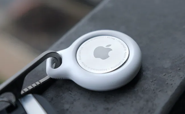 Lufthansa Airline Officially Banned Apple Airtags - Sakshi