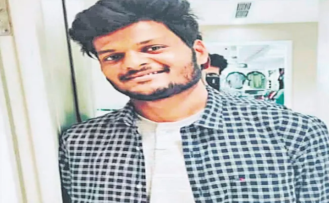 Young Man Died By Online Game Betting In Hanamkonda District - Sakshi