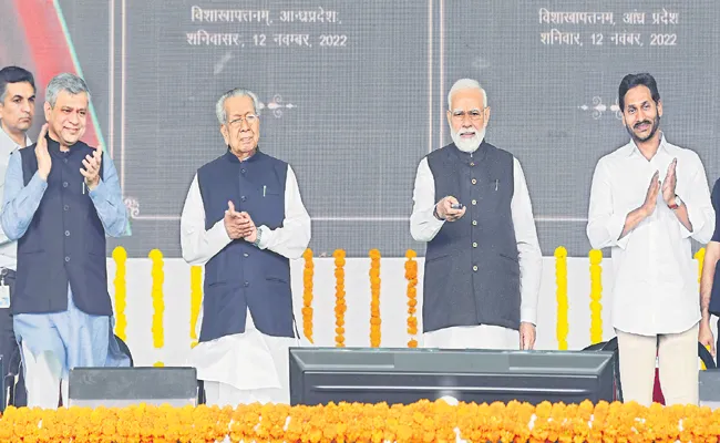 PM Narendra Modi Comments On Visakhapatnam In AP Tour - Sakshi