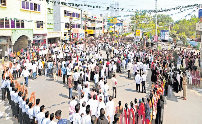 Rayalaseema People Protest decentralization seema development - Sakshi