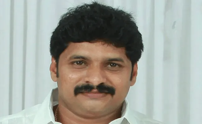 Malayalam film producer Jaison Joseph dead body Found at a flat in Kochi - Sakshi