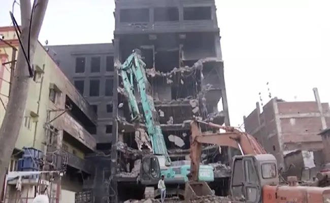 Fire Broke Out Deccan Mall Demolition Has Started - Sakshi