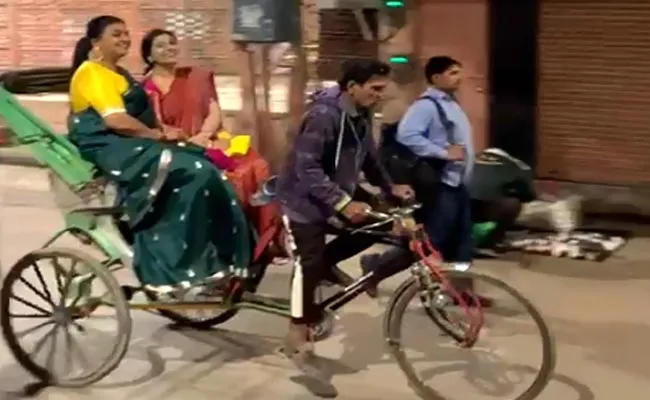 Ap Minister Rk Roja Rickshaw Journey Kashi - Sakshi