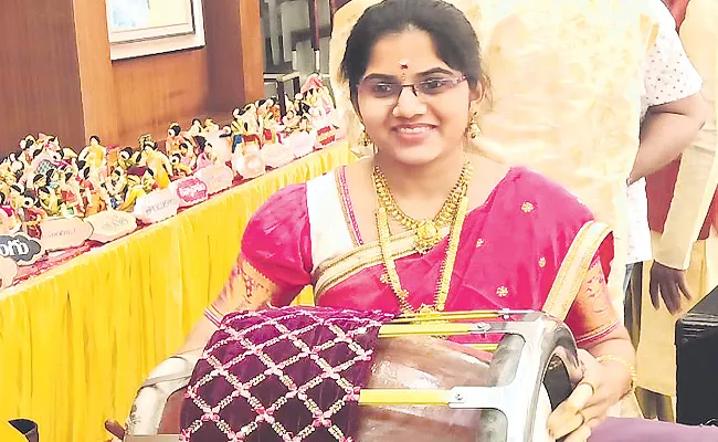 Womens Day 2023: Tenali Lalitha Manisha Dhol Player Intresting Facts - Sakshi