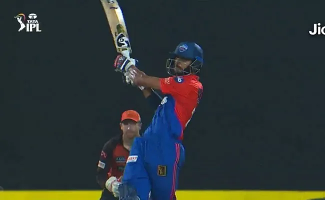 DC Lost-Vs SRH-Warner Worst Strategy Not-Send Axar-Patel Right Time - Sakshi