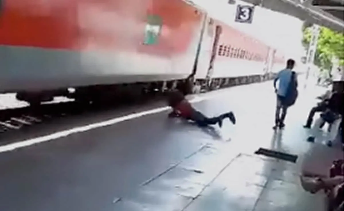 Man Falls From Speeding Train In Uttar Pradesh - Sakshi