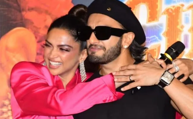 Deepika Padukone Wish husband Ranveer Singh birthday post after Two days - Sakshi