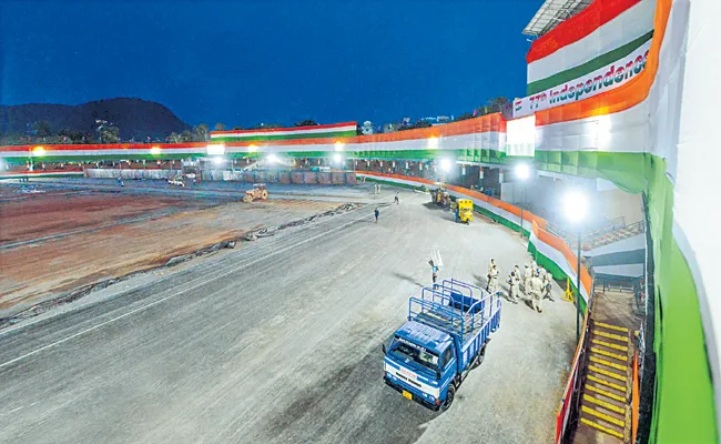 CM Jagan To Attend Independence celebrations in Vijayawada - Sakshi