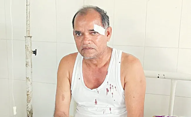 TDP mob attack on YSRCP leader - Sakshi
