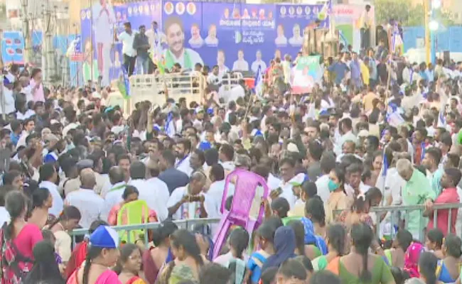 YSRCP Samajika Sadhikara Bus Yatra And Sabha - Sakshi