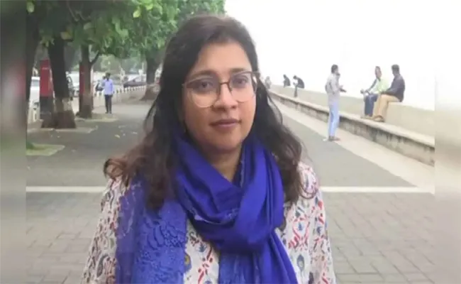 Swiss Woman Searches For Her Biological Mother In Mumbai - Sakshi