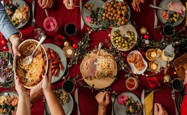 Airlines Christmas Dinner Turns Into Health Crisis: 700 Staff Fall Sick - Sakshi