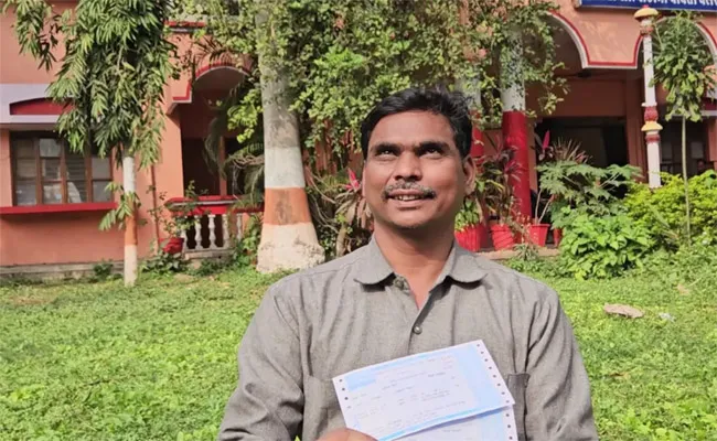 Muslim Disabled Poet Will Praise Lord Shri Ram - Sakshi
