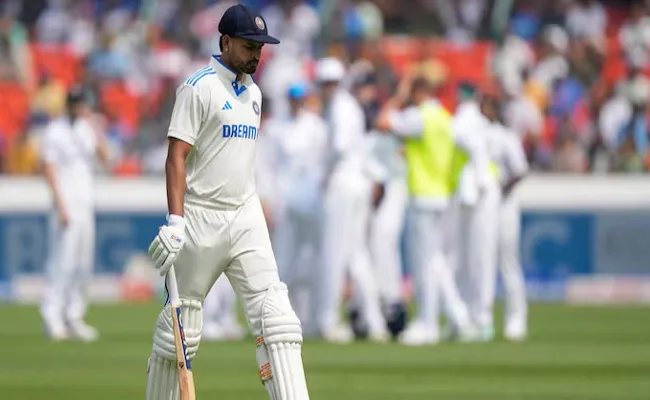 Shreyas Iyers short ball problems exposed once again - Sakshi