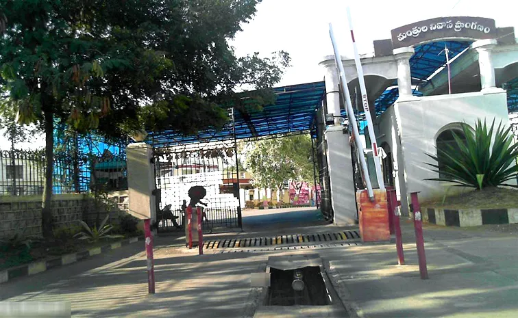 Police Filed Theft Case At Banjara Hills Minister Quarters