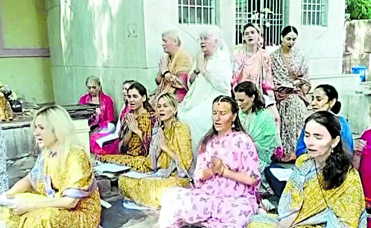 Baba devotees coming from abroad