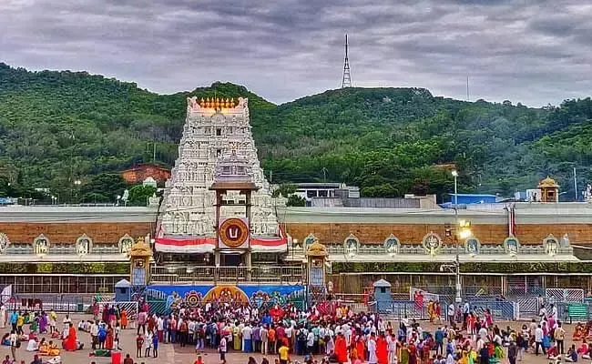 Huge Devotees Rush at Tirupati