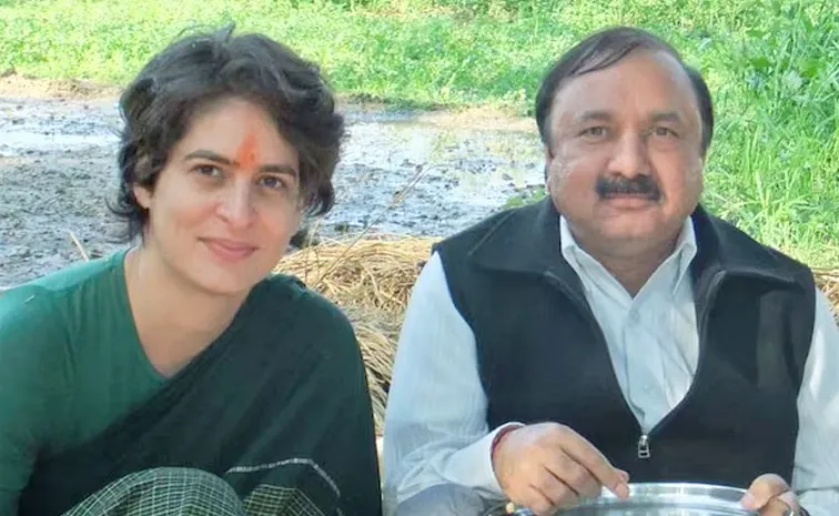 Priyanka Gandhi as Congress heads for Amethi Kishori Lal Sharma win