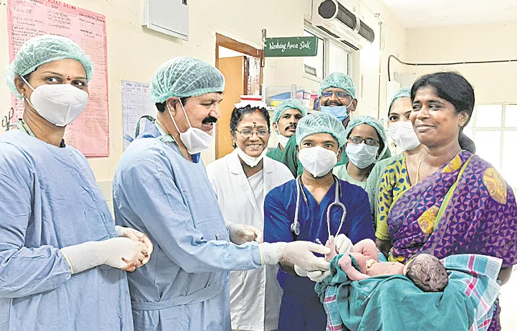 Bhadrachalam MLA Tellam Venkatarao Treated The Pregnant Woman As A Doctor