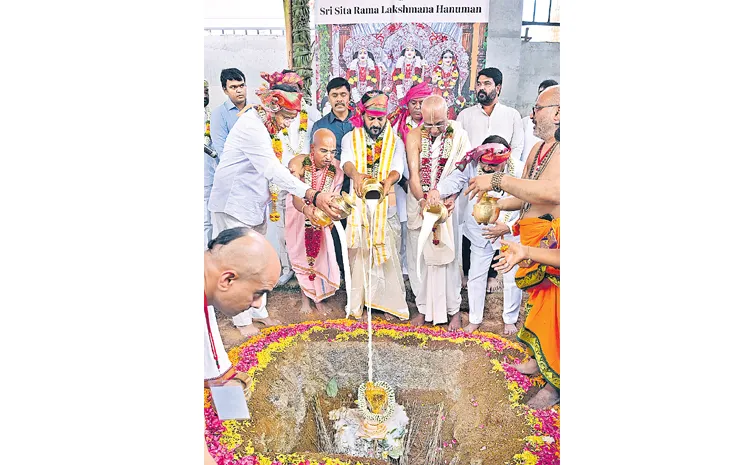 అనంత శేష స్థాపనం చేసి అభిషేకం చేస్తున్న సీఎం రేవంత్రెడ్డి