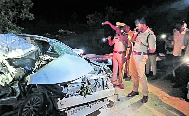 8 die in two separate road accidents in Andhra Pradesh