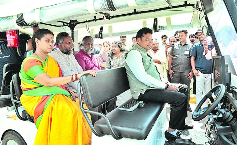 Sridhar Babu test drives IIT Hyderabad driverless vehicle: Telangana