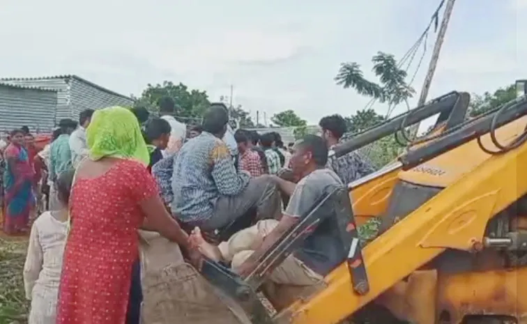 Bhoodan Residents Who Prevented The Removal Of Huts