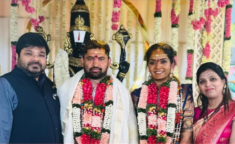 Tiger Nageswara Rao Director Vamsee Got Married, See Pic