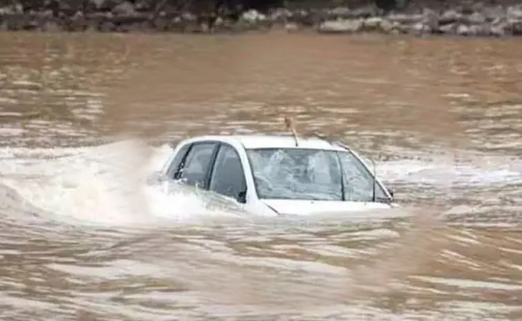 Car Washed Away In A Stream In Uppalapadu Guntur