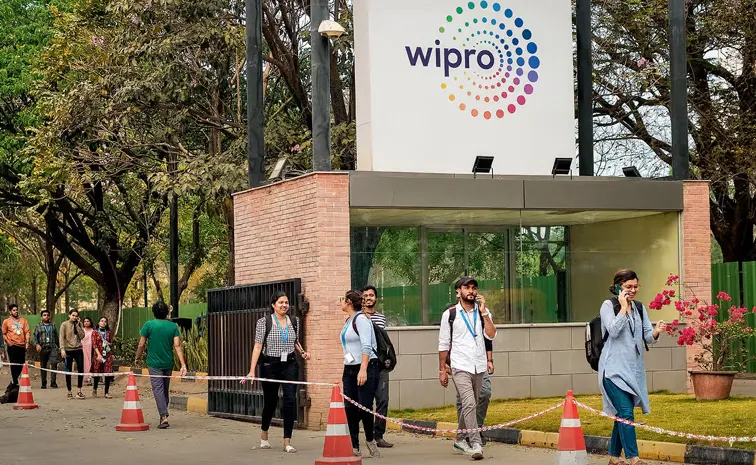 Wipro Plans to Hire 12000 In FY25 Prioritises Honouring Previous Offers