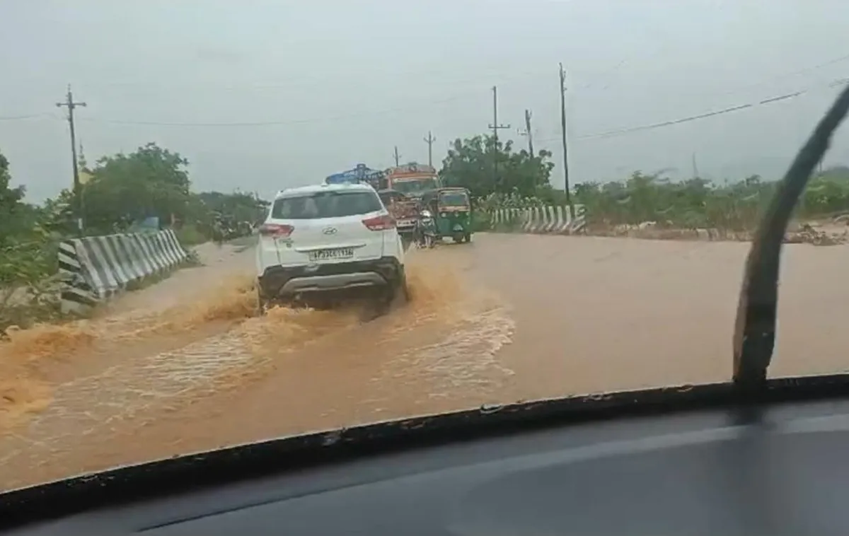 Hyderabad And Vijayawada Highway Blocked Due To Heavy Rains And Floods