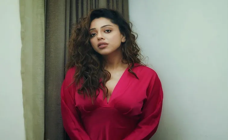 Save The Tigers Devayani Sharma New Movie Details