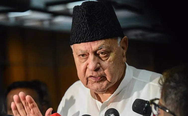 Farooq Abdullah says tourists come and go like prisoners over bjp tourism boom