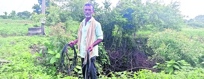 మహిళను రక్షించిన పోలీసులు 