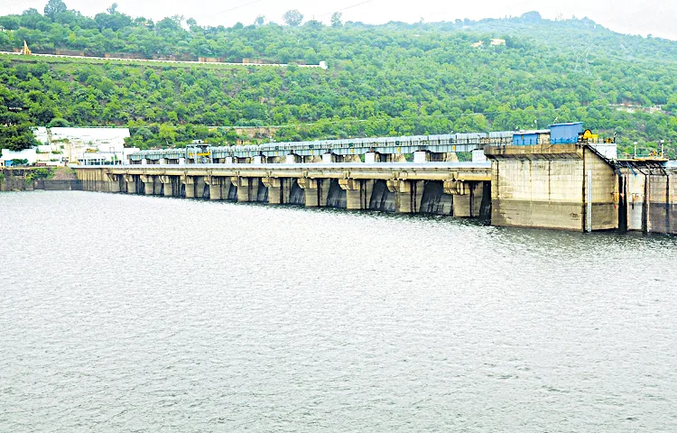 The receding flood in Srisailam