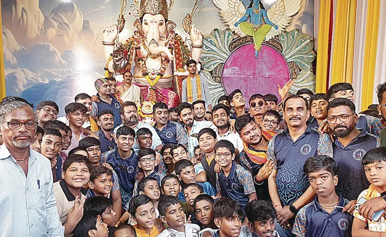 Ganpati Visarjan 2024: Devotees immerse Ganpati idols as festival concludes