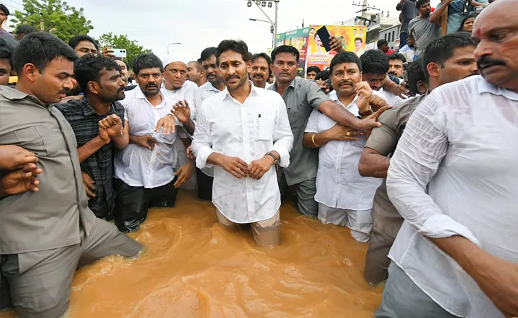 YS Jagan Serious Comments On AP Govt Over Vijayawada Floods