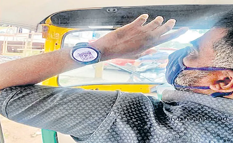 Bengaluru auto driver smart UPI payment method has Railways Minister attention