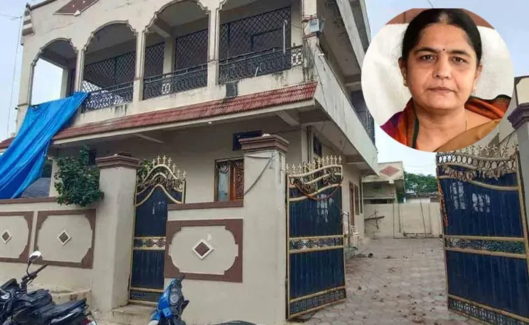 Congress activists Attack On BRS MLA Sunitha Lakshma Reddy House Updates