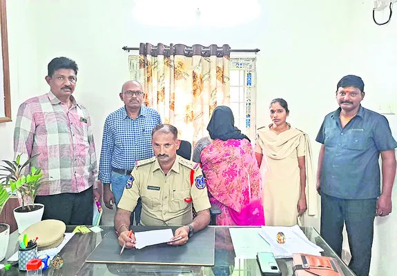 వివాహేతర సంబంధానికి అడ్డొస్తున్నాడని..