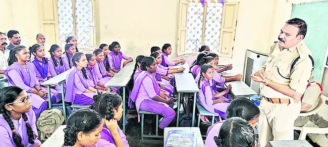 కీచక ఉపాధ్యాయుడు!