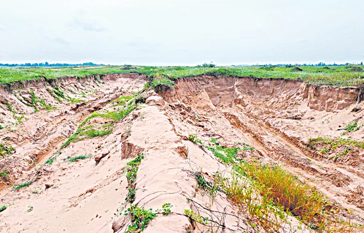 Clash between TDP leaders over illegal sand  